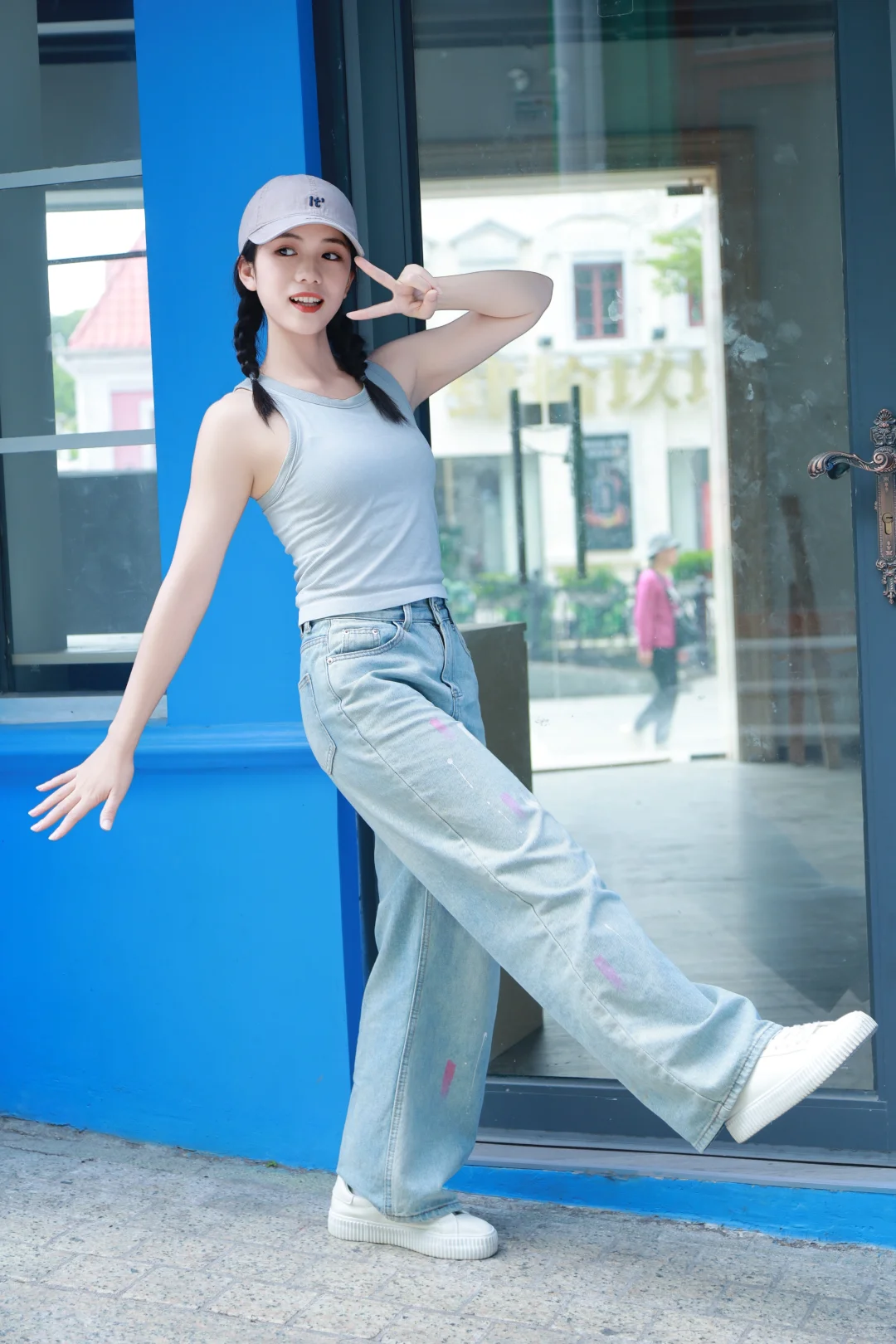 酷酷少女，拍照出发！