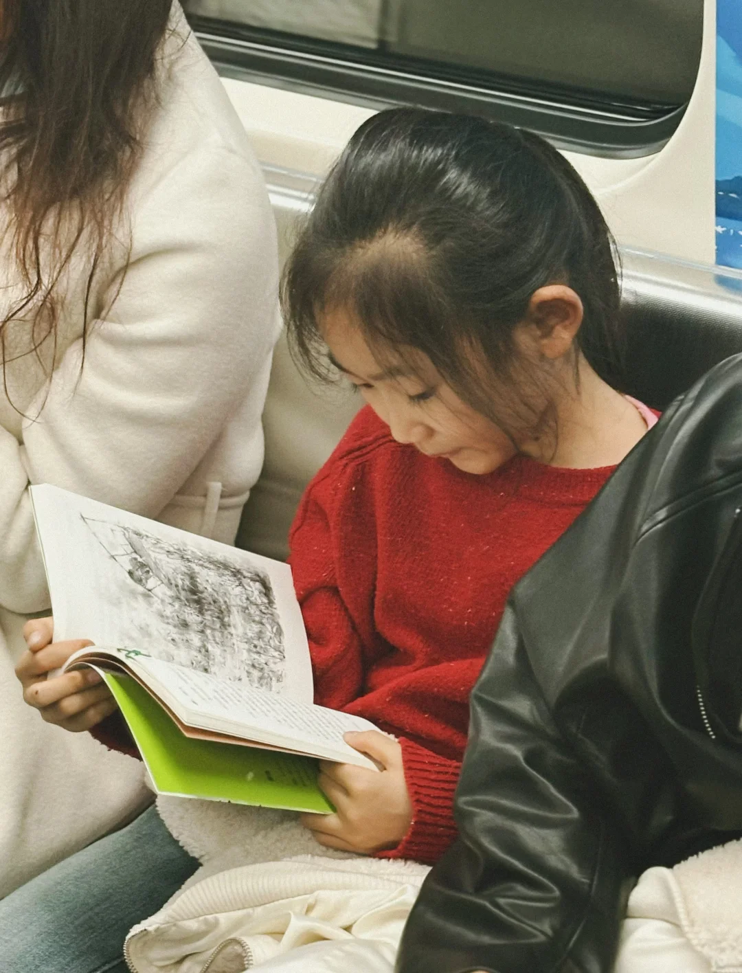 🚇这个菇凉，好美❗️