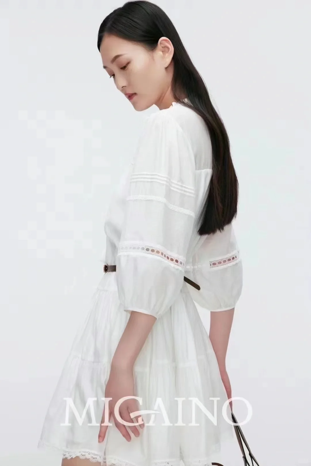 新品OOTD丨优雅气质一袭轻盈浅色裙装勾勒