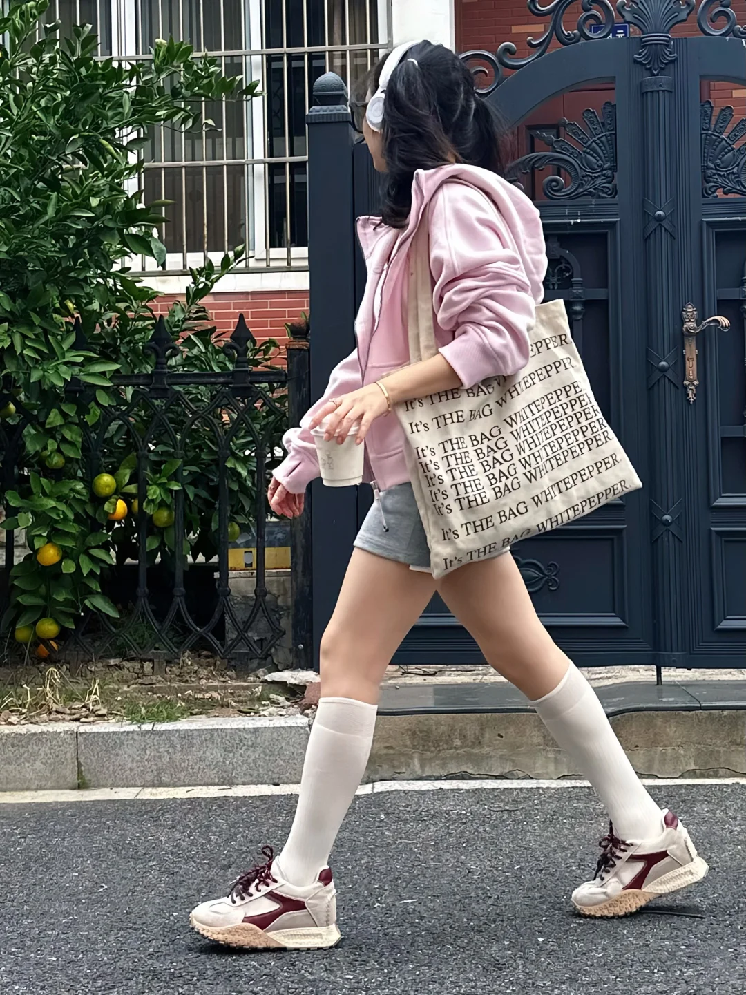 OOTD| 元气少女的秋天，哪能少了彩色卫衣