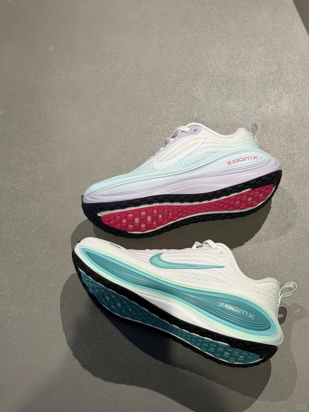 Nike Vomero Plus：颜值与实力并存的运动