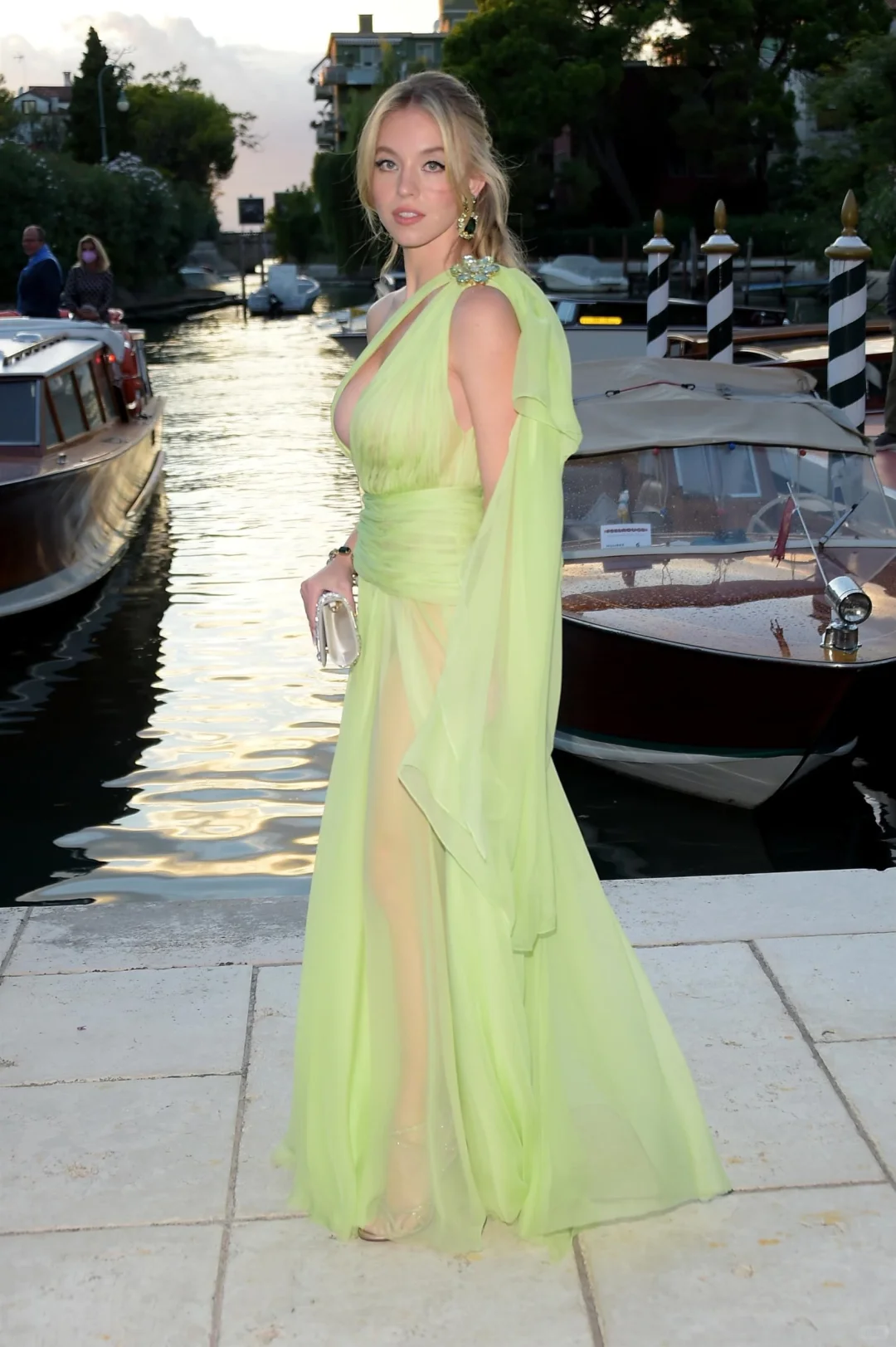 悉尼妹｜明亮张扬的美