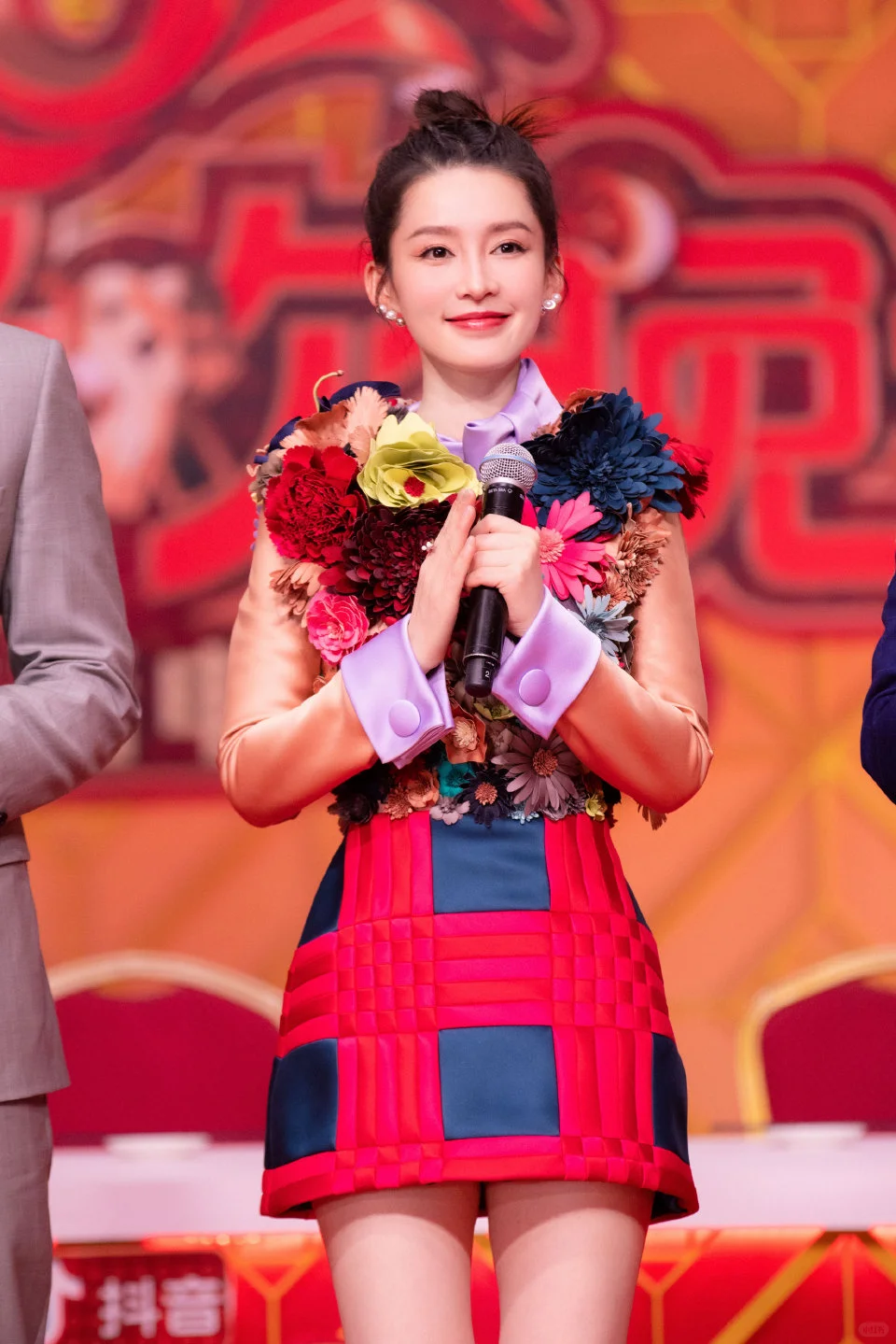 李沁 腰如细枝 腿如白瓷