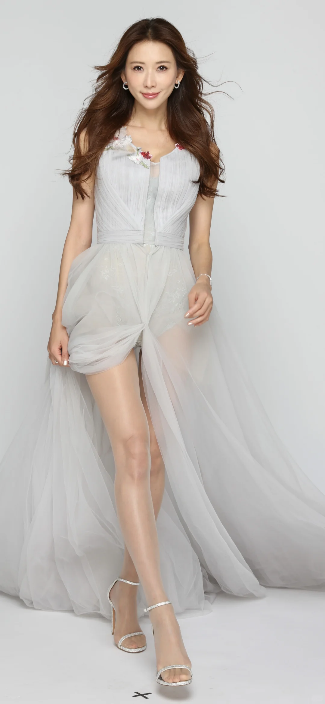 林志玲写真 大长腿溢出屏幕 美的