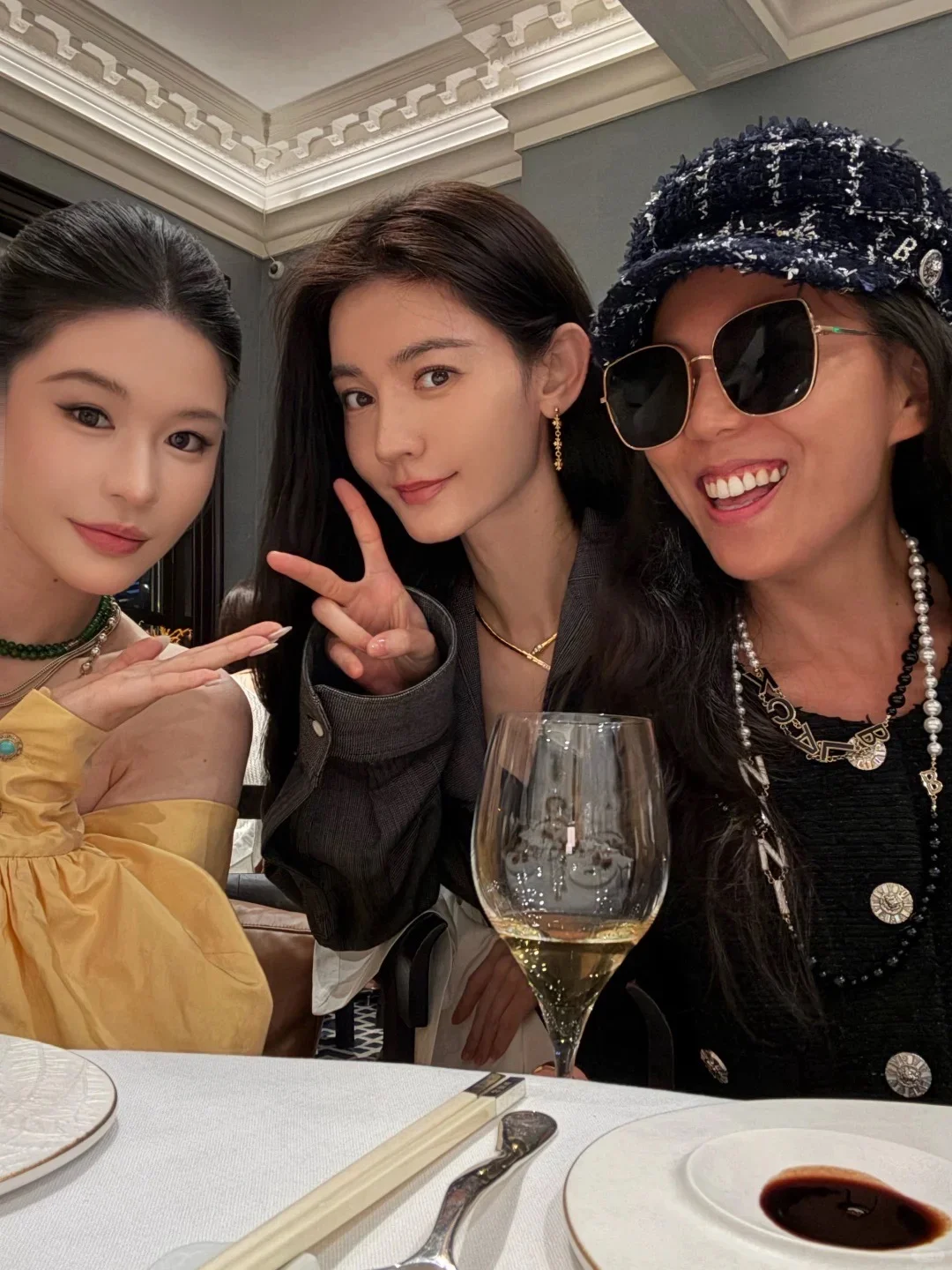 女明星ootd✨一眼爱的粗花呢运动感Look