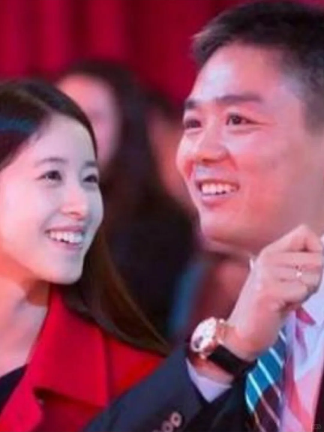  章泽天旧照星星眼，今成女王绝！