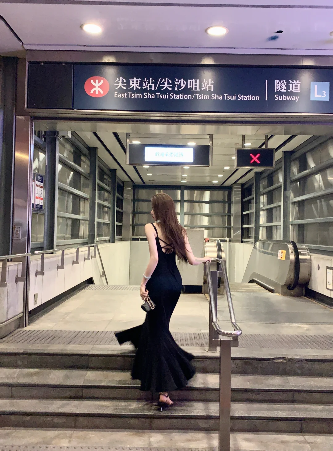 啊啊啊！！！这条露背连衣裙 回头率好高啊！！！