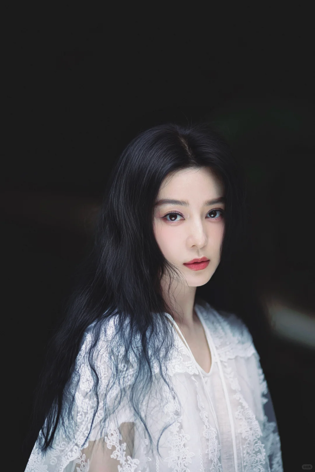 互勉成片｜肤若凝脂，抬手生香