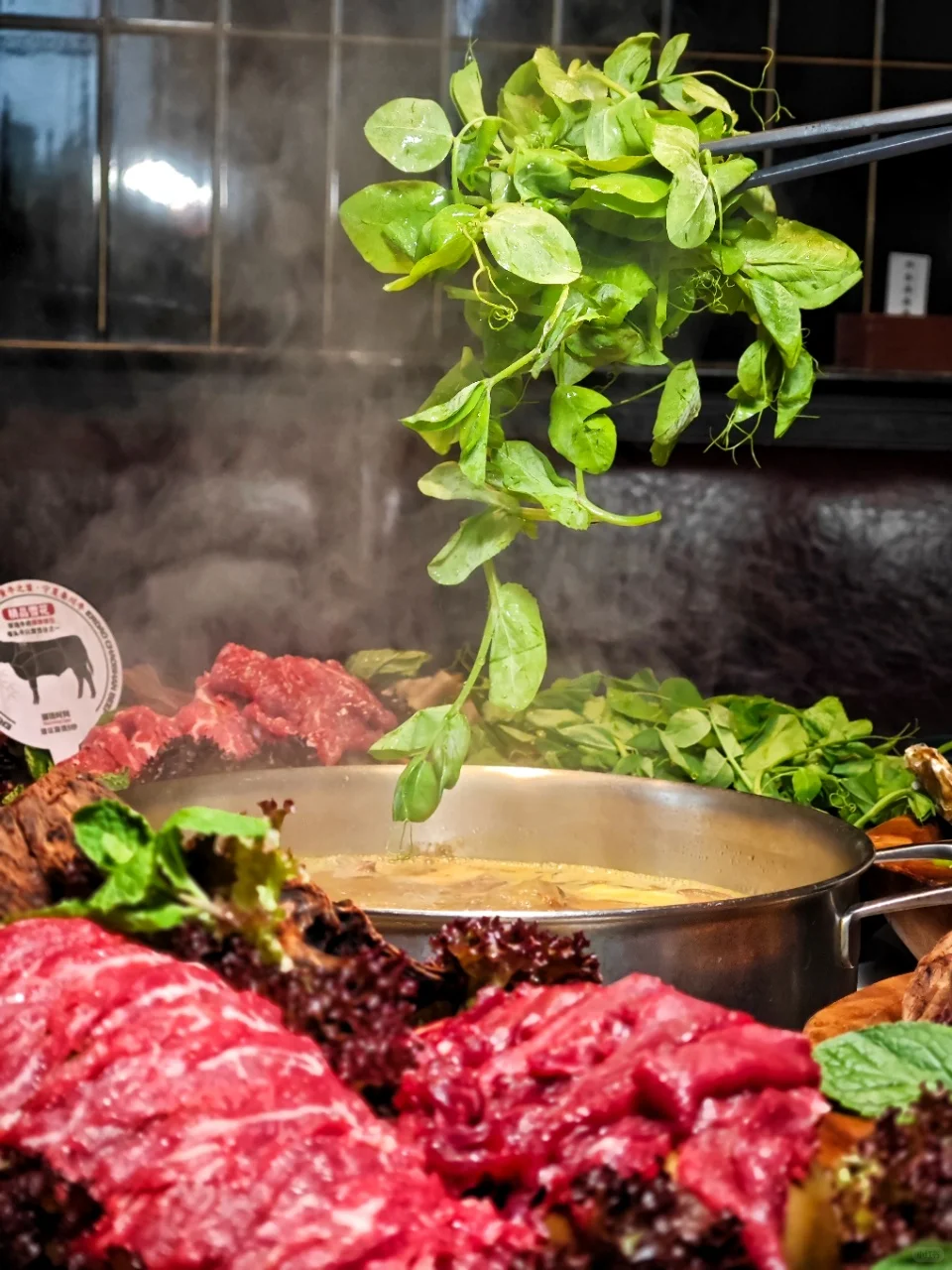 应季而食｜豌豆尖配潮汕牛肉火锅，鲜美