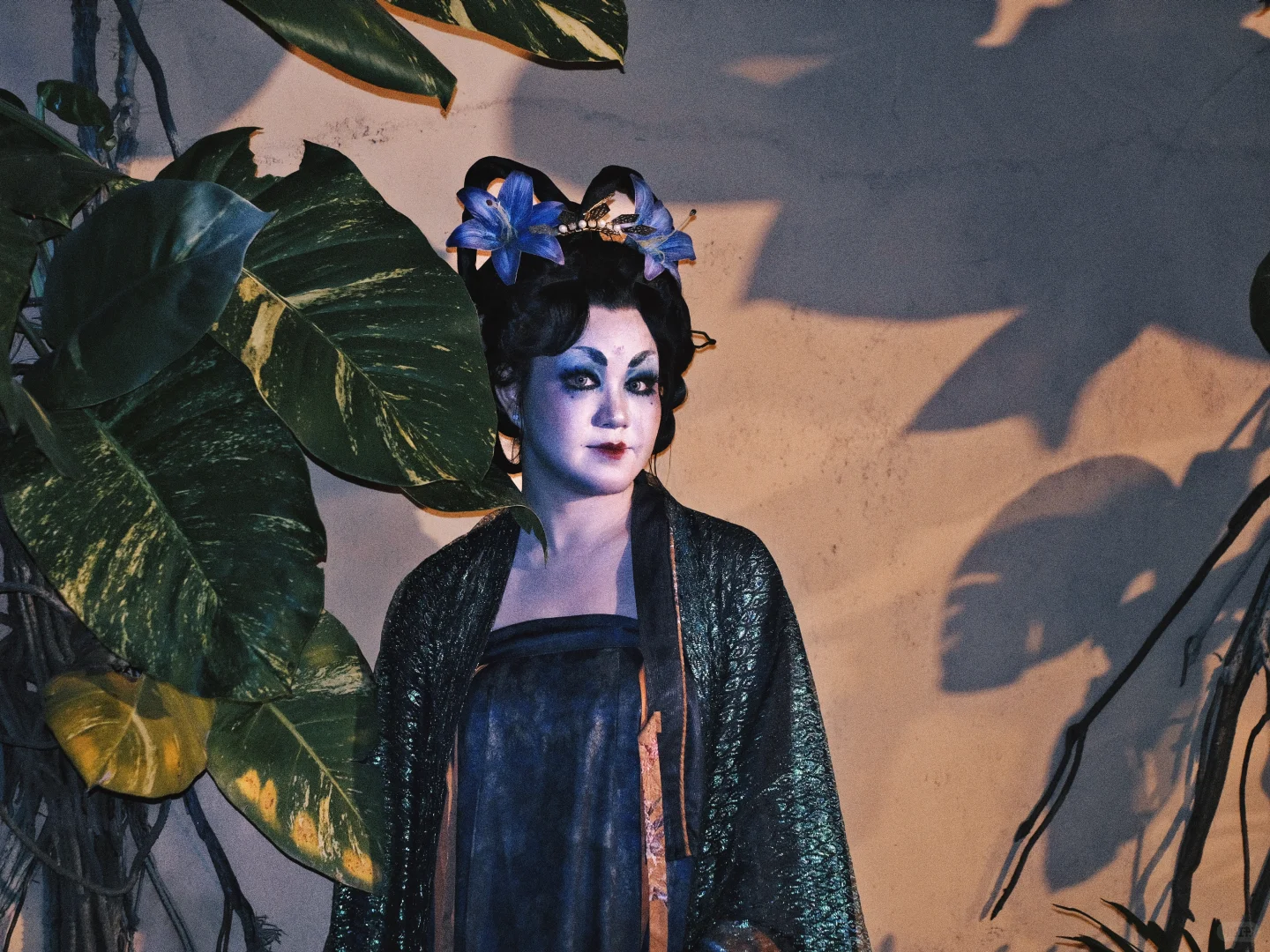 唐制混搭｜泛光的鳞片上，盛开出妖艳的花