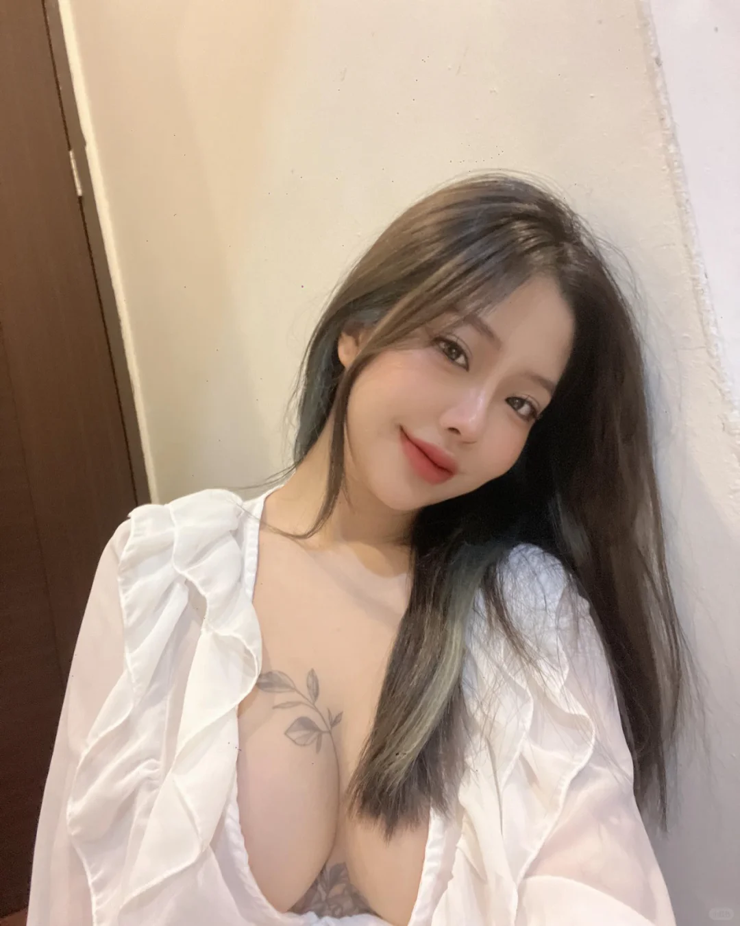 姿态婀娜，风华绝代，美女娇媚。