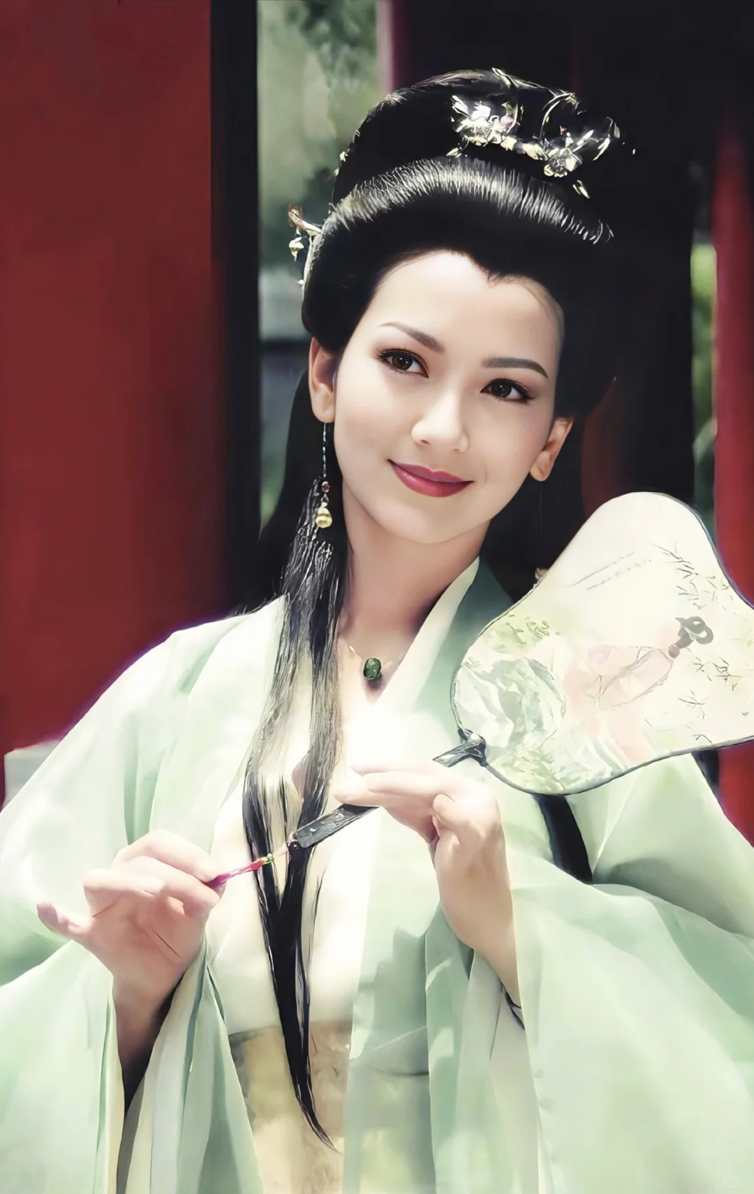 同一张脸，白素贞温婉贤惠、胡媚娘娇媚动人