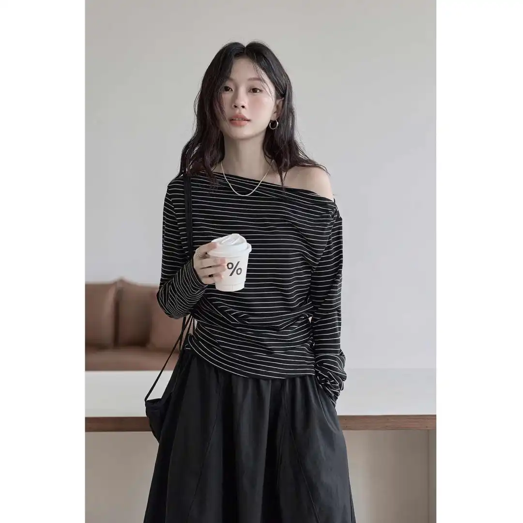 HUIXI绘系 条纹斜肩长袖T恤女202