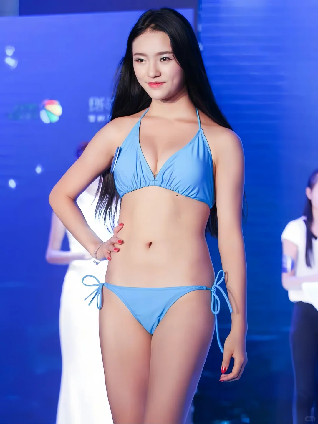 林允出道时期的泳装走秀你们还记得吗？