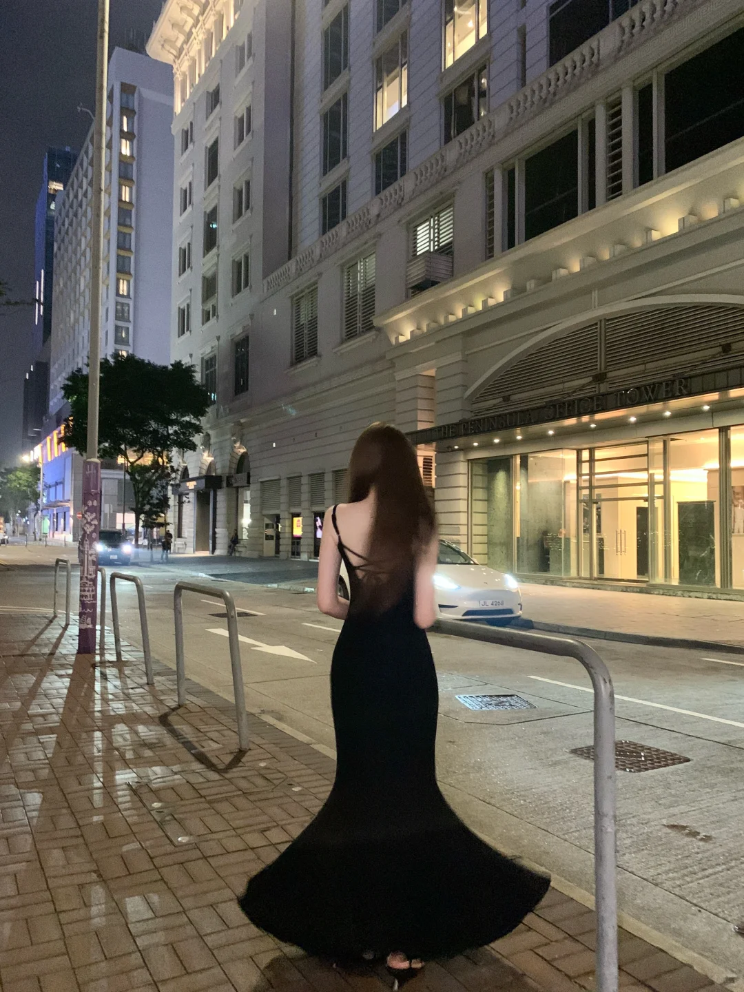 啊啊啊！！！这条露背连衣裙 回头率好高啊！！！