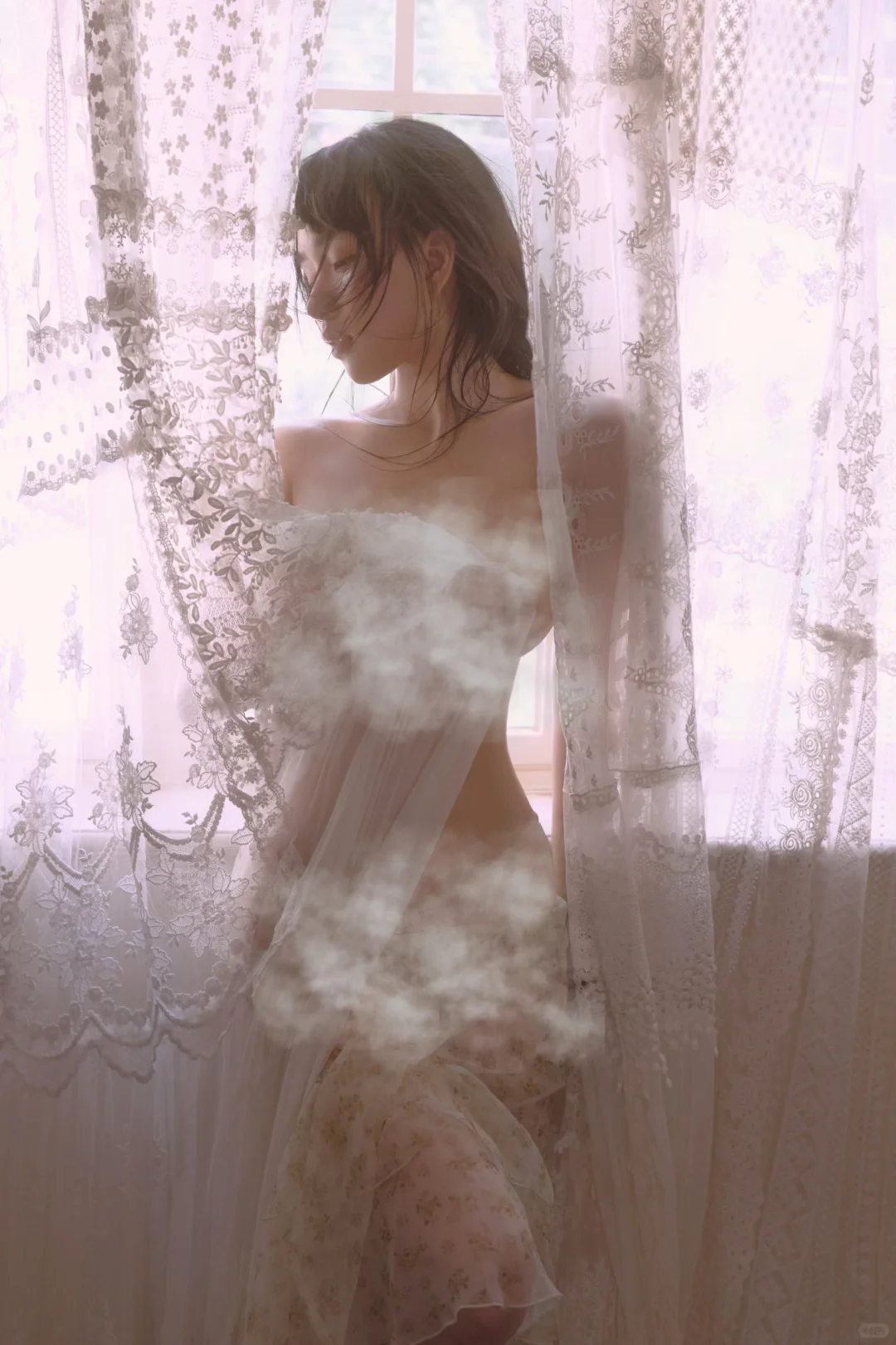 《她在风里，轻轻数着一朵花的呼吸》🌼