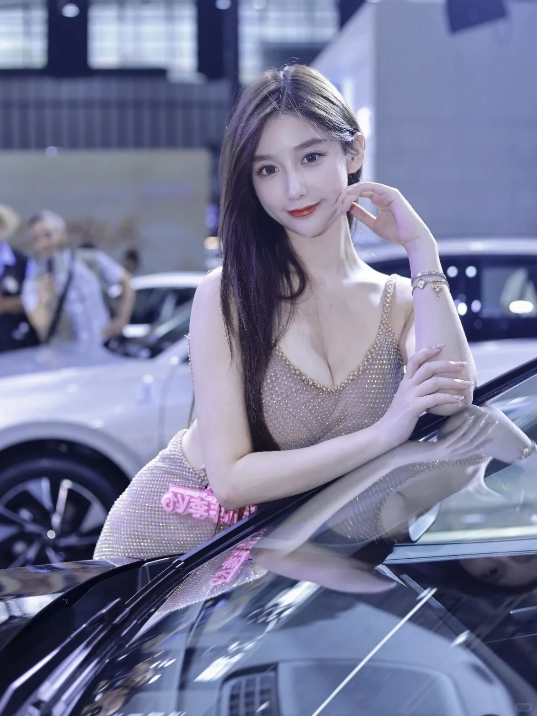 甜美✖️性感✖️纯欲｜网红车模天团驾到💕