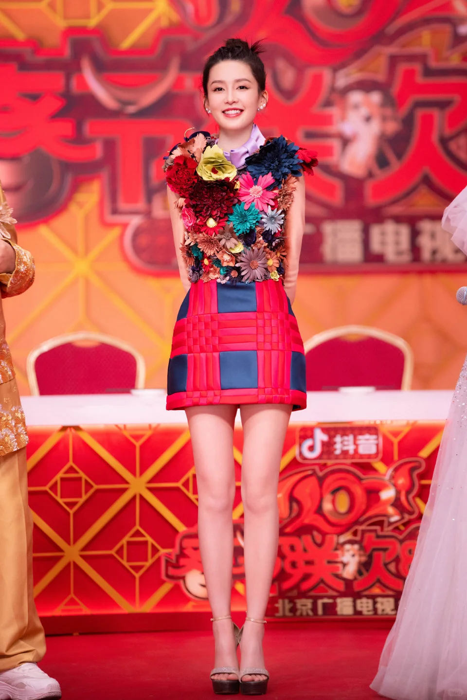 李沁 腰如细枝 腿如白瓷