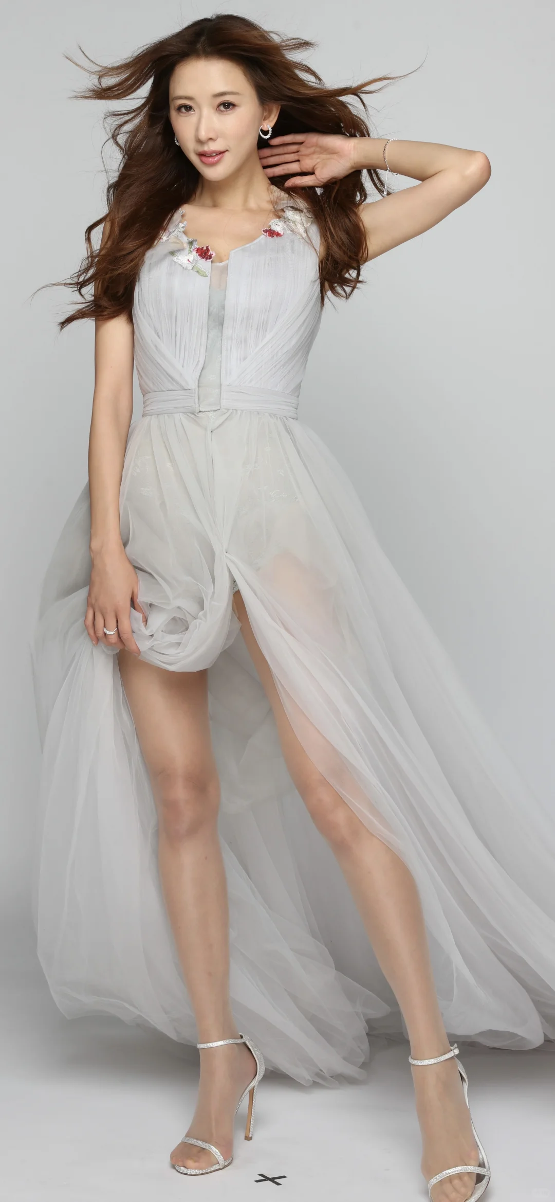 林志玲写真 大长腿溢出屏幕 美的