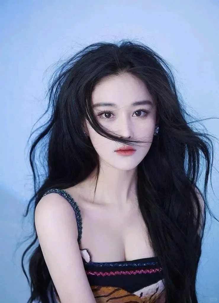 张馨予身材太有料了，极致妖艳诱惑！