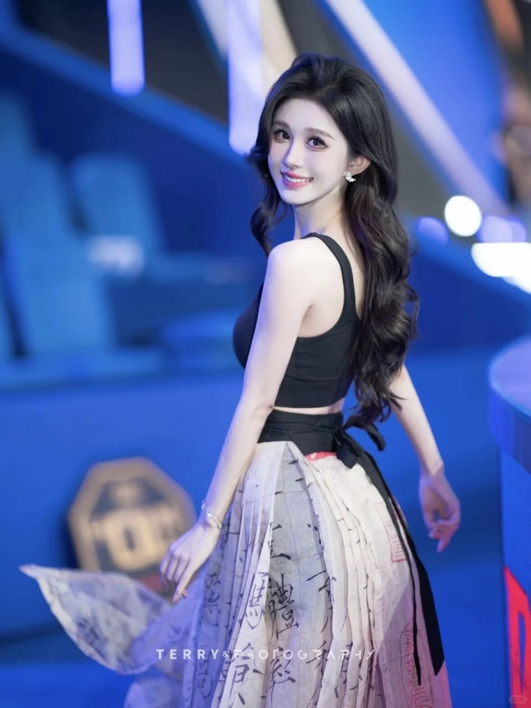 甜美✖️性感✖️纯欲｜网红车模天团驾到💕