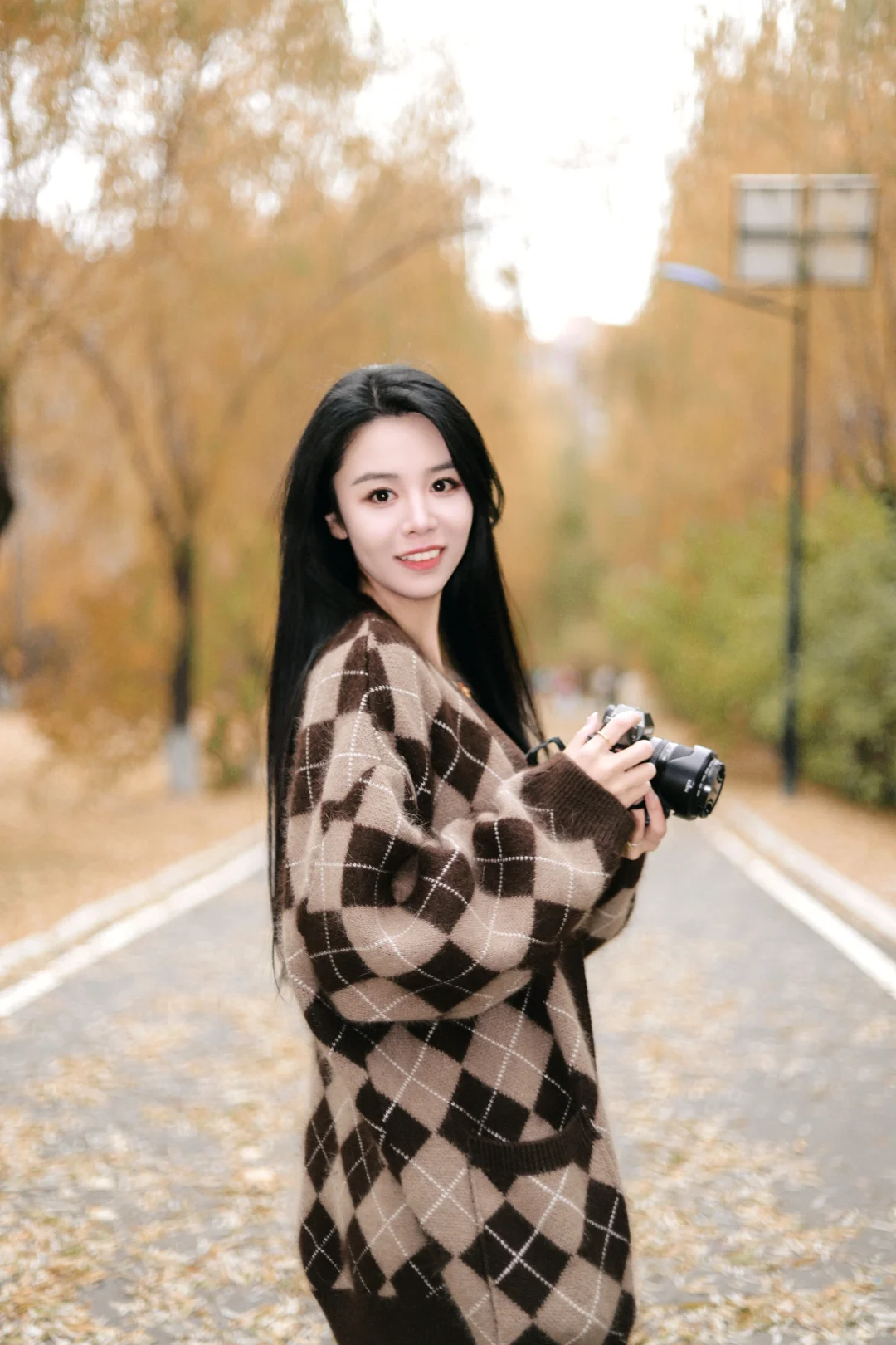 哈尔滨女摄约拍客片|人间忽晚，山河已秋