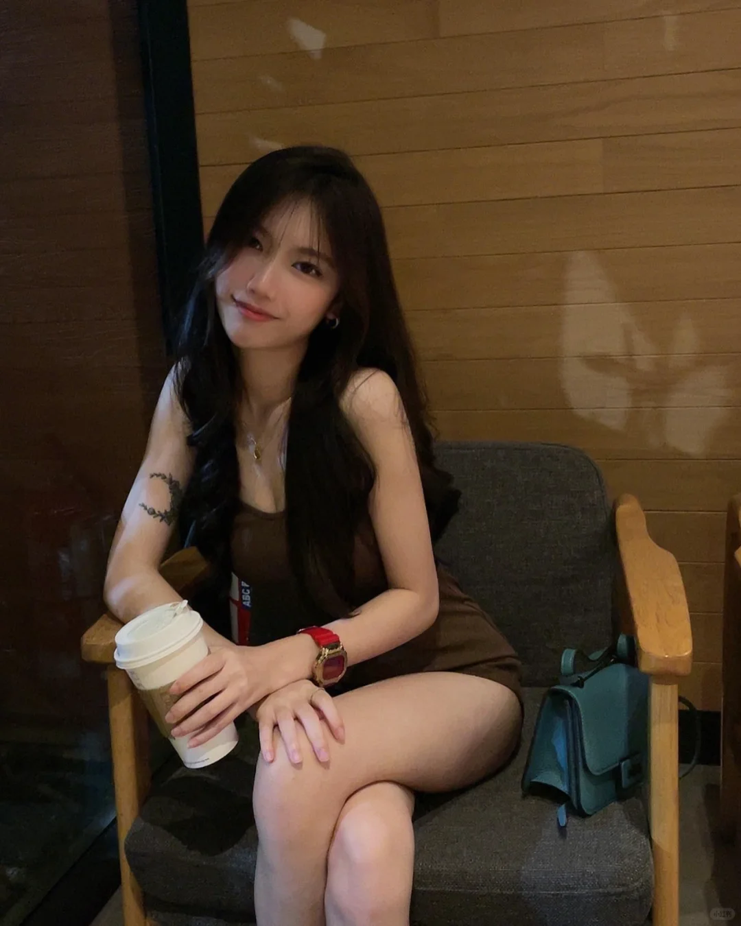 妩媚动人，尽显女人味。