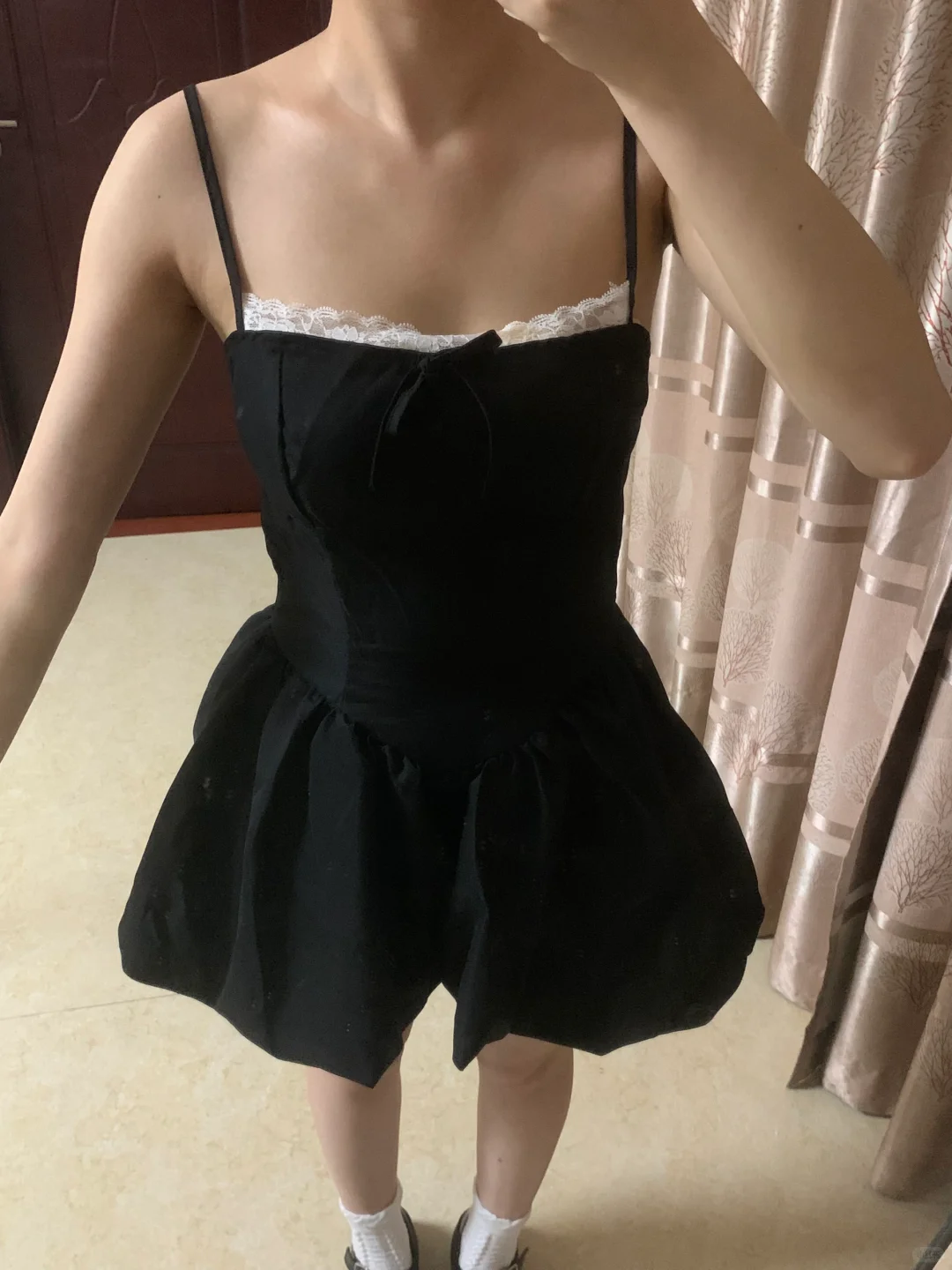 真实测评｜53💰甜辣黑色吊带裙！太显瘦啦～