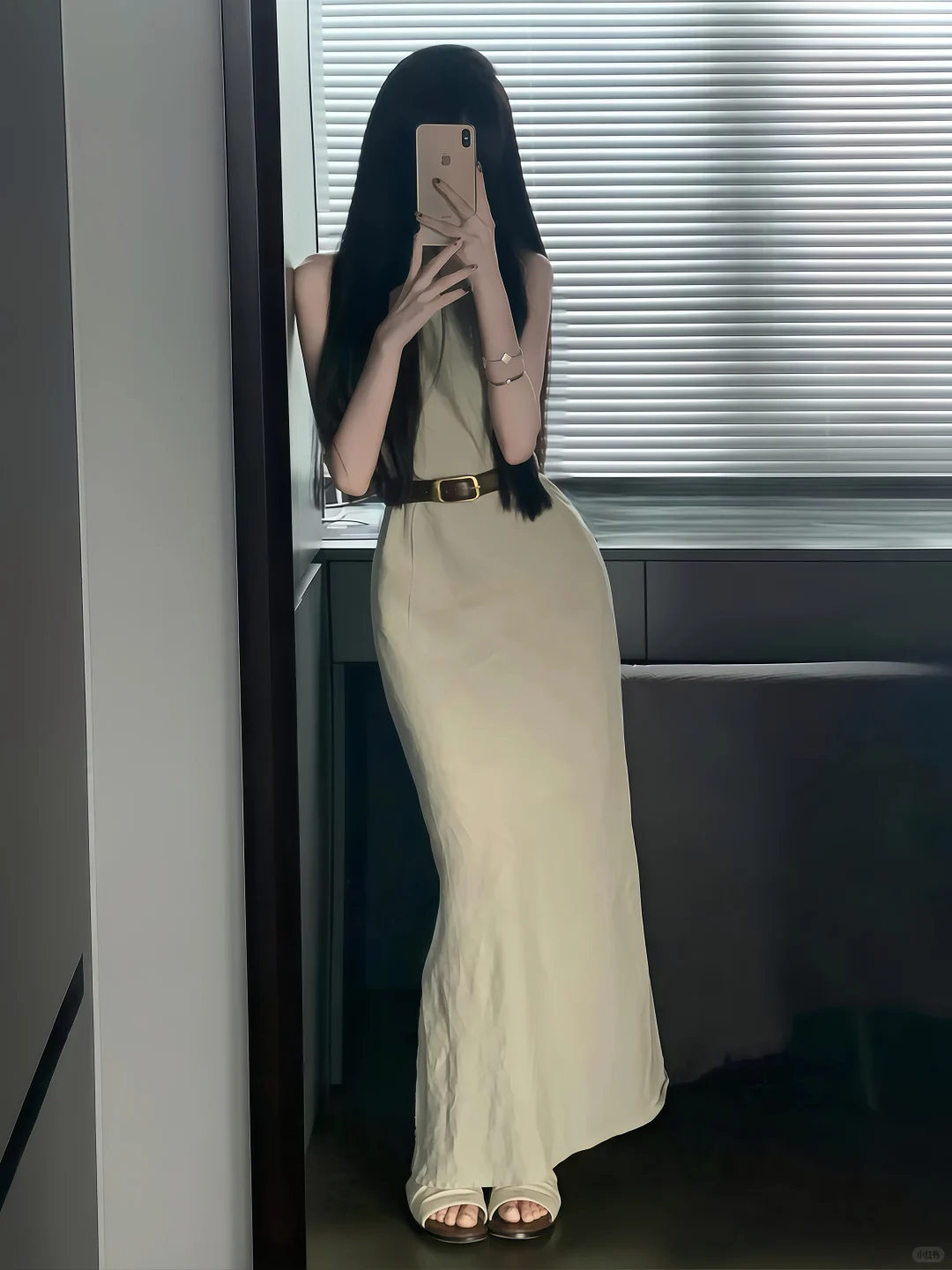 疯了！极简吊带裙把松弛感焊在身上