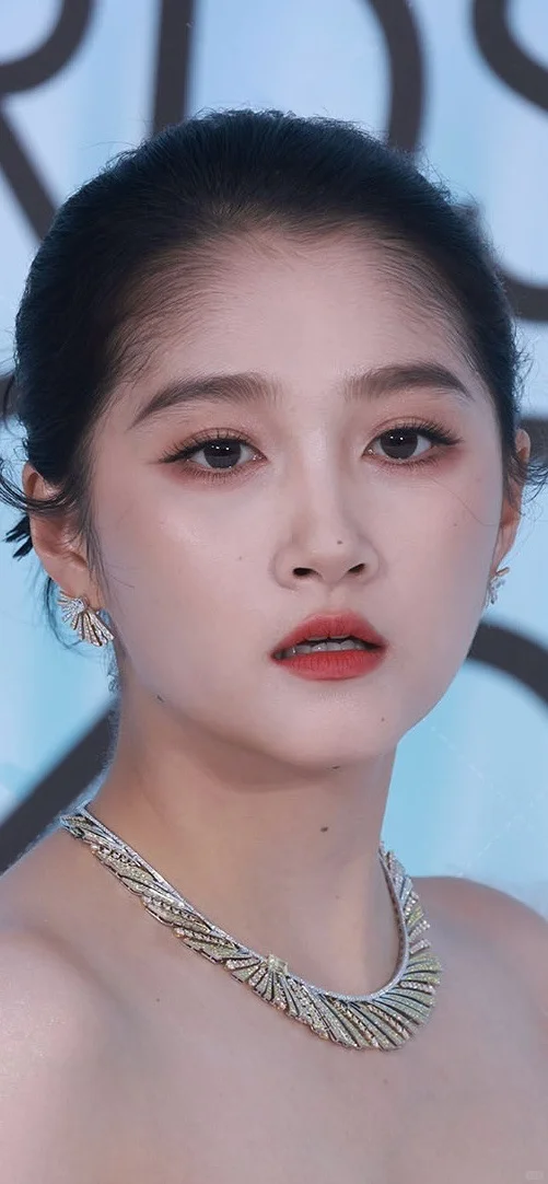 关晓彤 清透御姐妆高级 美的