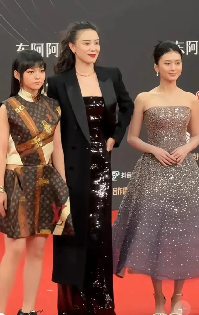 澳门这晚，49位女星同框，白百何美的很突出