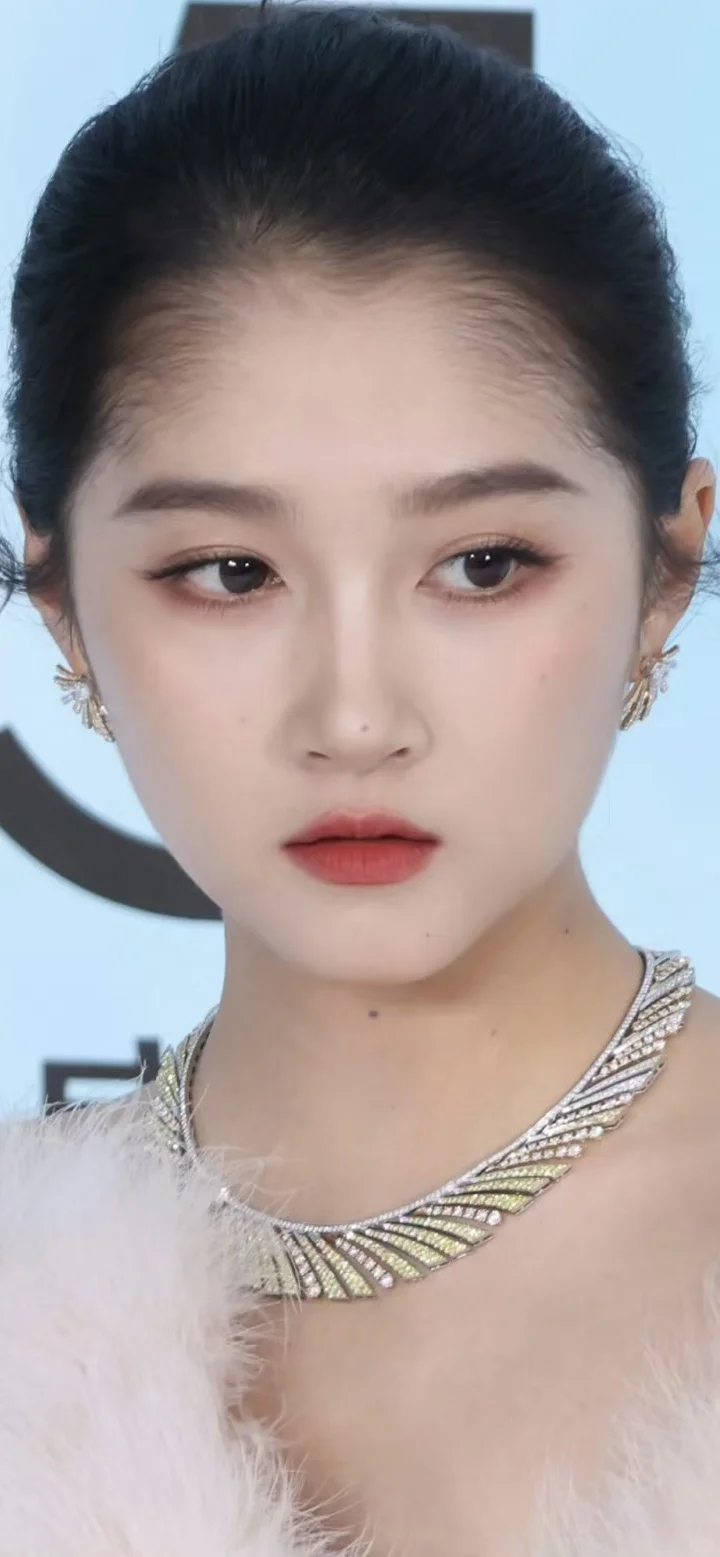 关晓彤 清透御姐妆高级 美的