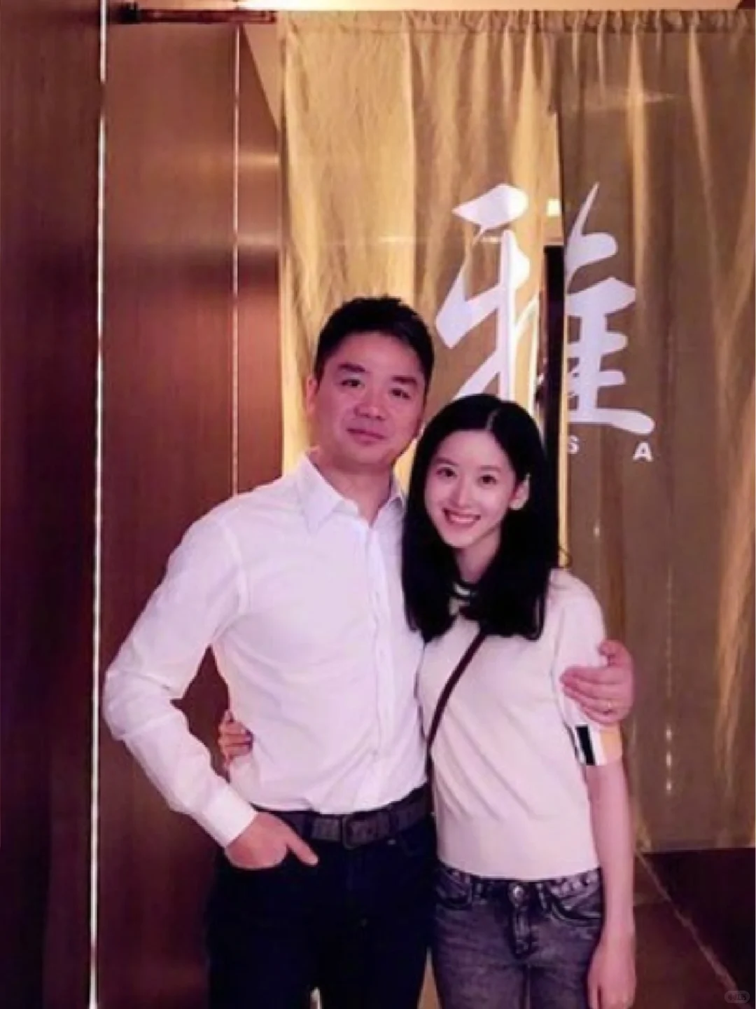  章泽天旧照星星眼，今成女王绝！