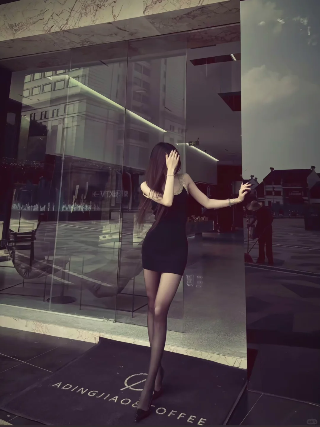 姐妹们快学！这组高跟鞋穿搭也太辣了吧！