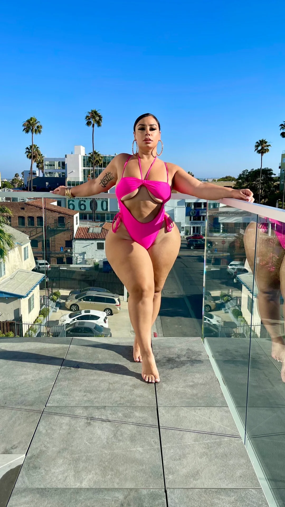 魔鬼般的身材突出一个字，不讲伦理