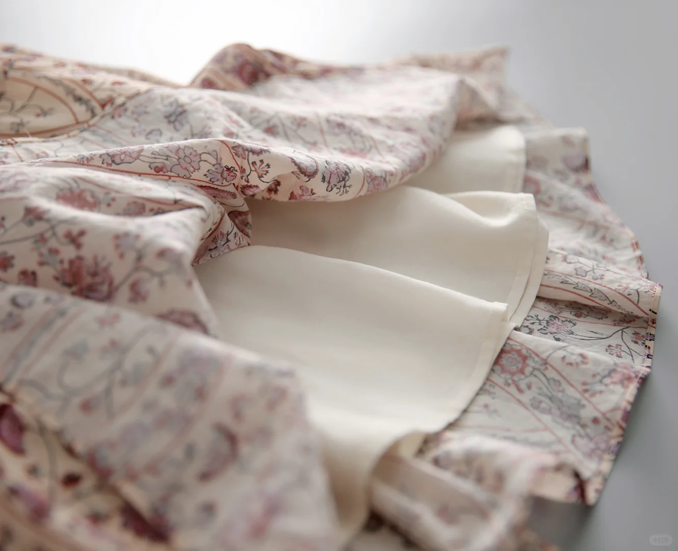 人间行走的荷尔蒙~颜色好美的碎花连衣裙👗