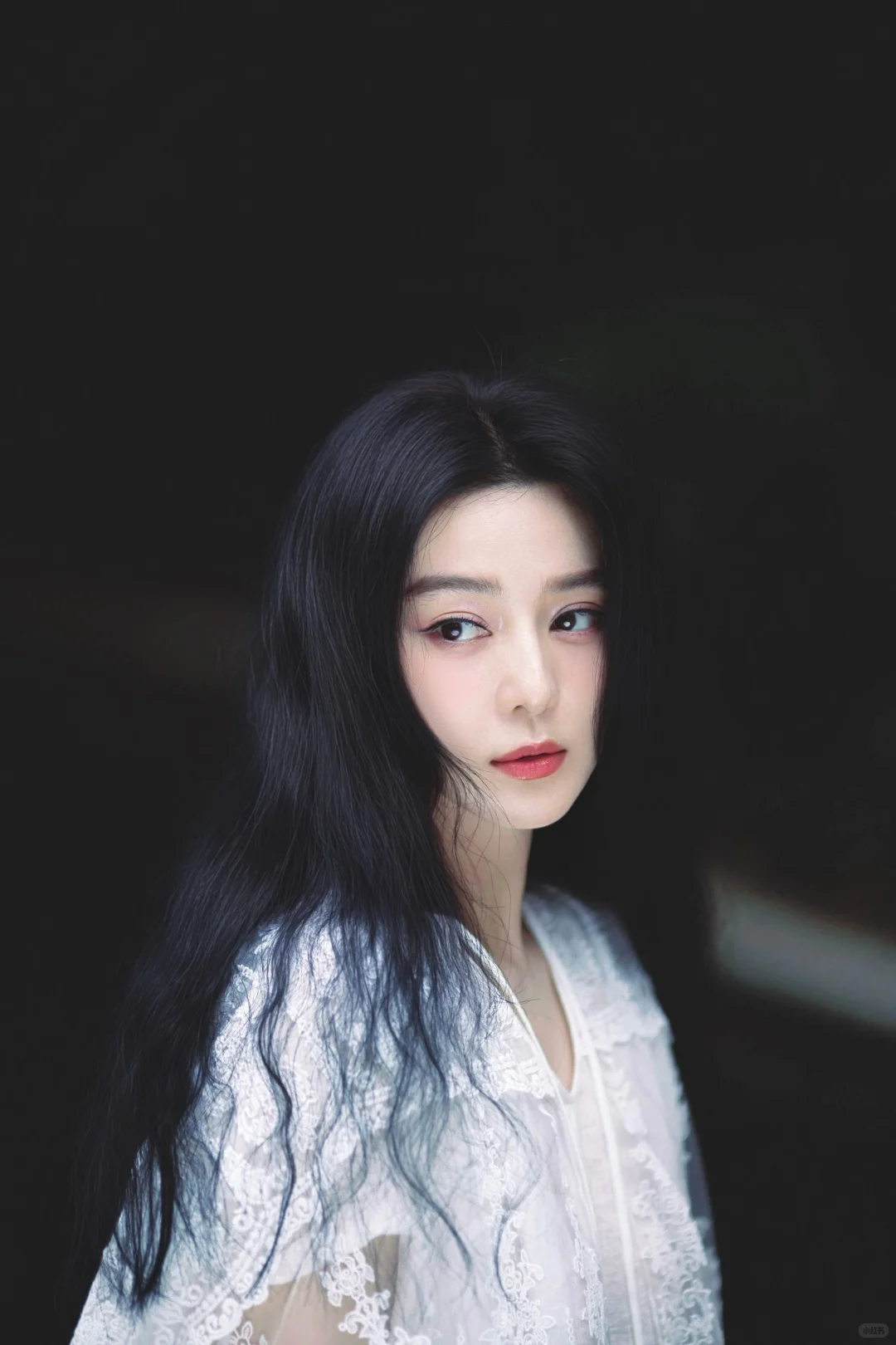 互勉成片｜肤若凝脂，抬手生香