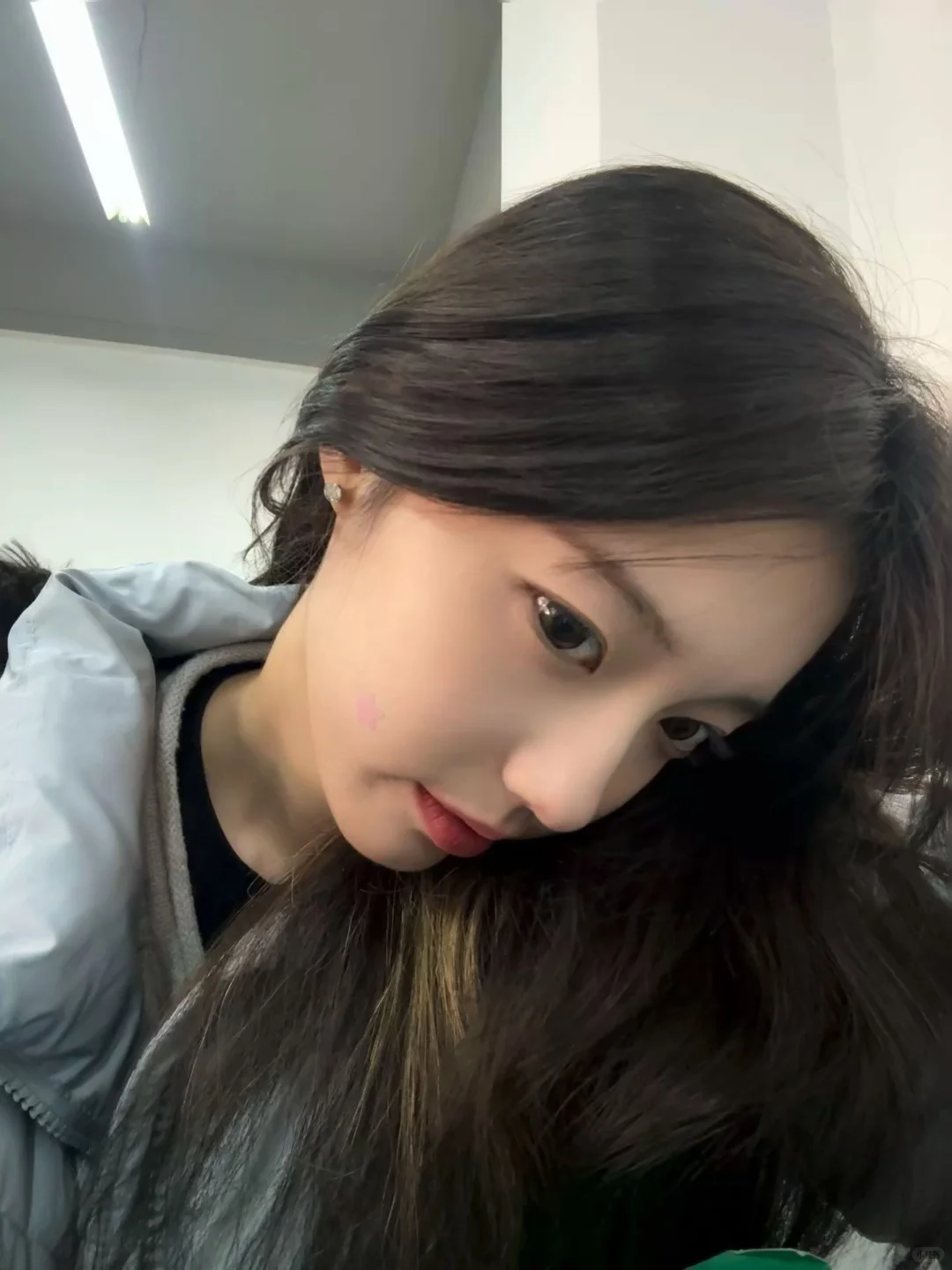 偷拍课上自我介绍的女同学