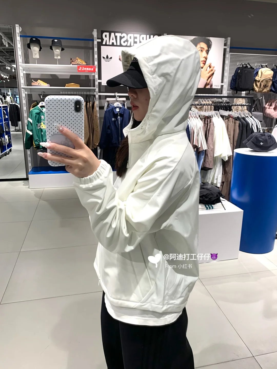 🤍阿迪达斯的宝藏白色连帽冲锋衣外套来啦！