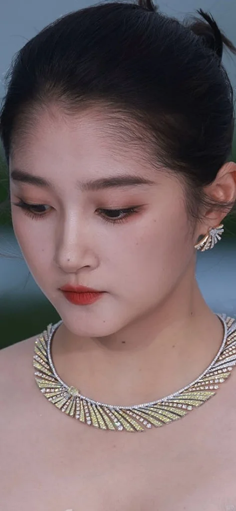 关晓彤 清透御姐妆高级 美的