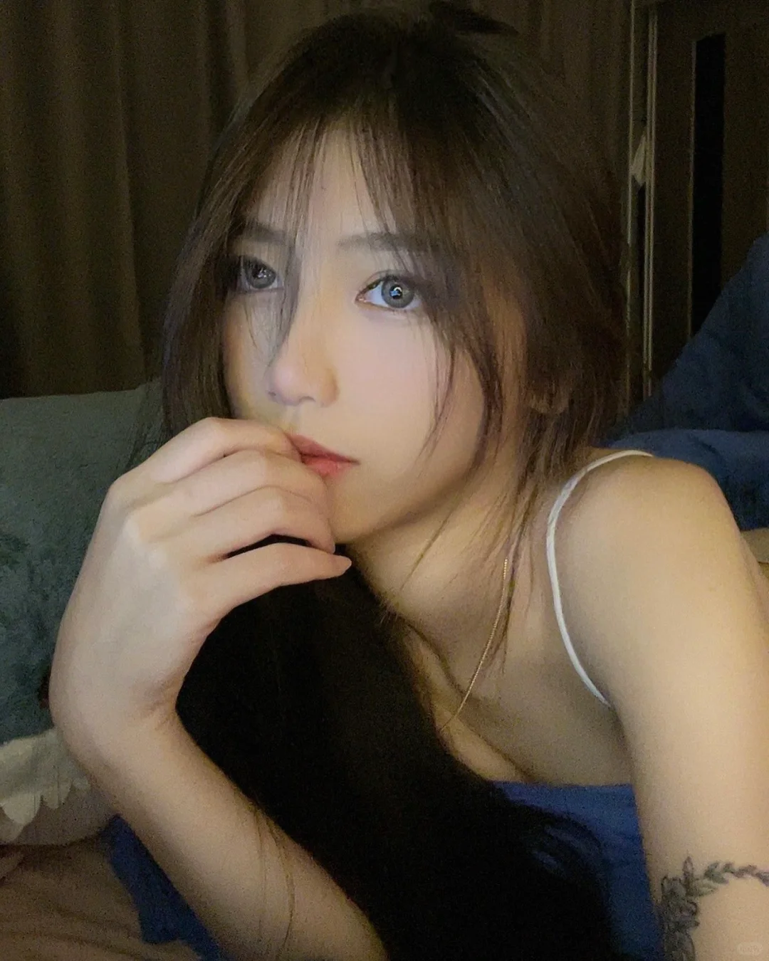 妩媚动人，尽显女人味。