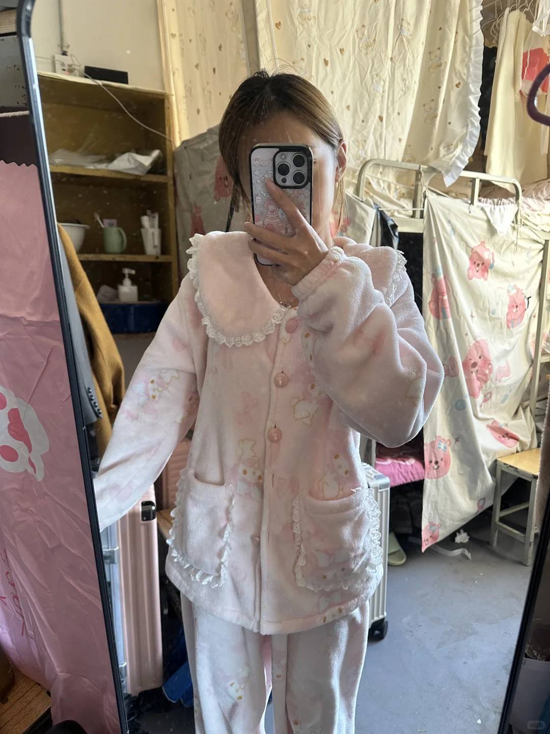 这套睡衣好舒服粉粉嫩嫩的