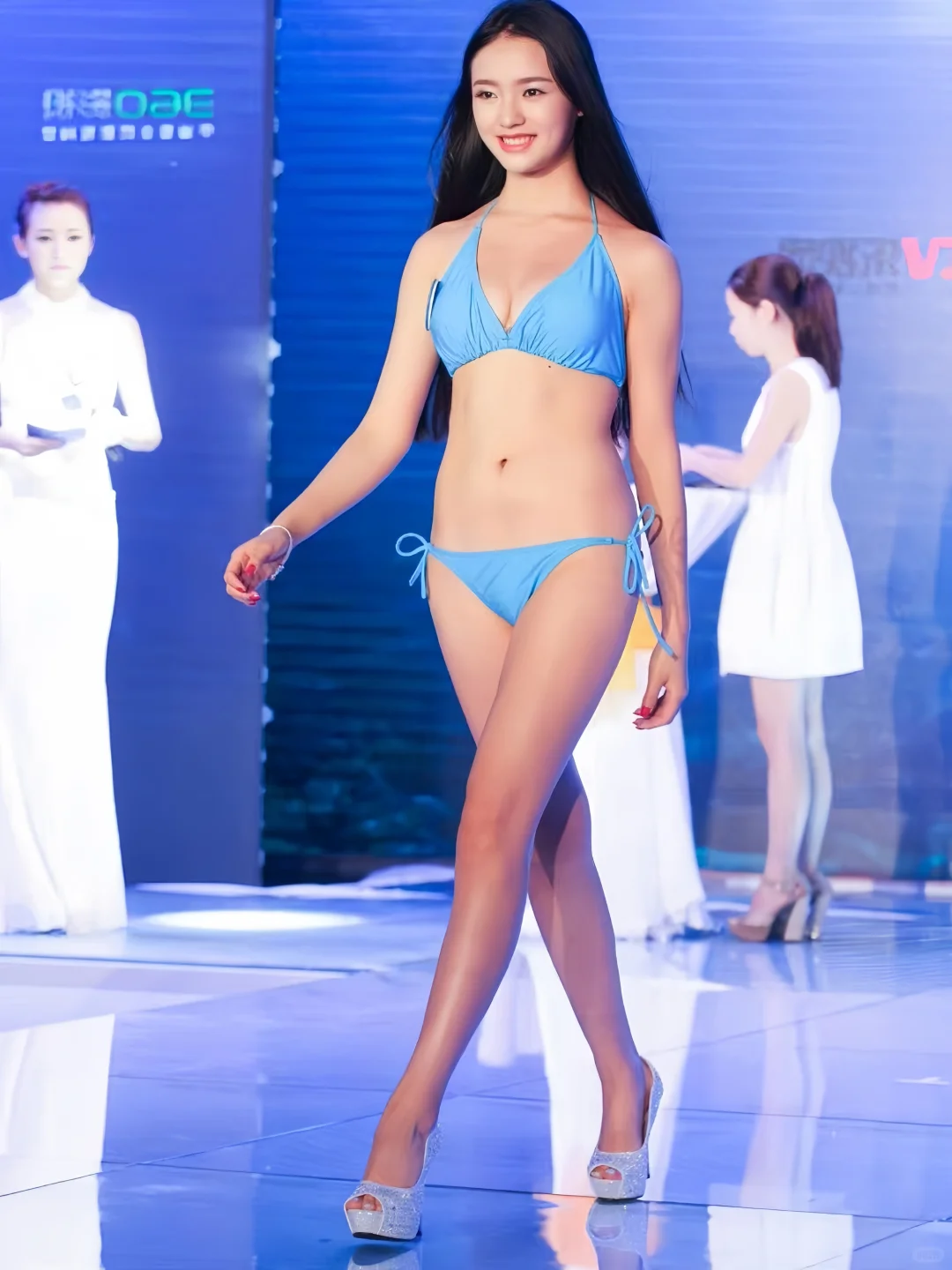 林允出道时期的泳装走秀你们还记得吗？