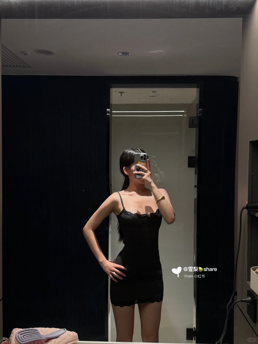 SKIMS｜黑色蕾丝短裙上身