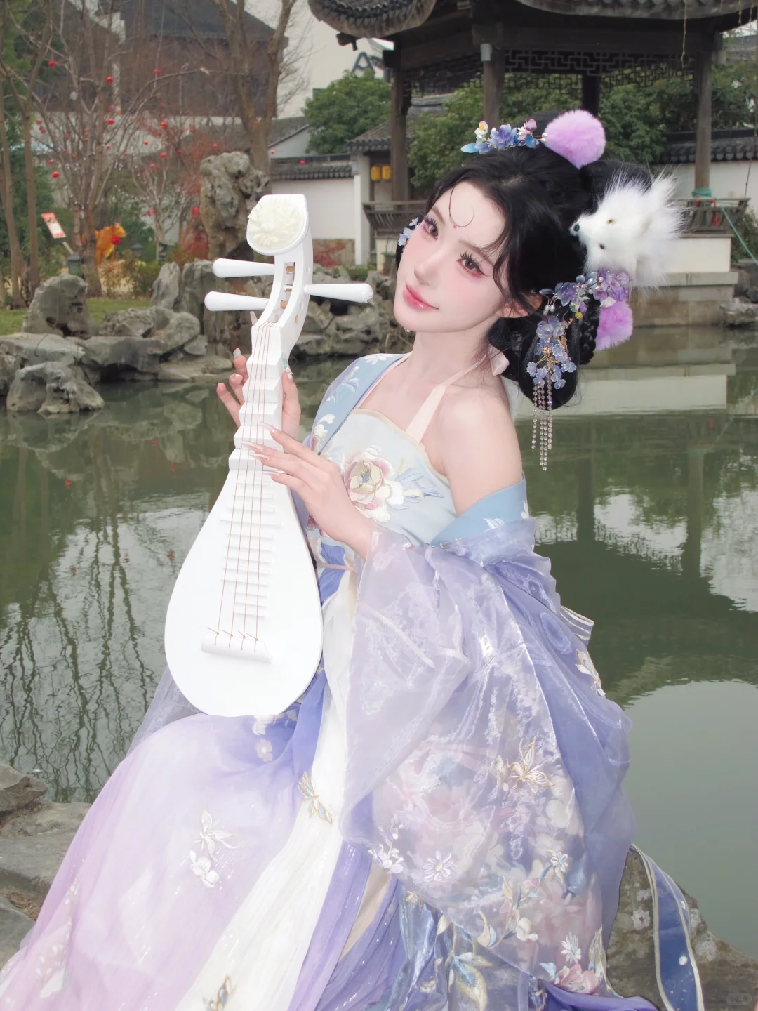 九尾狐的尾巴可是不能随便乱摸的