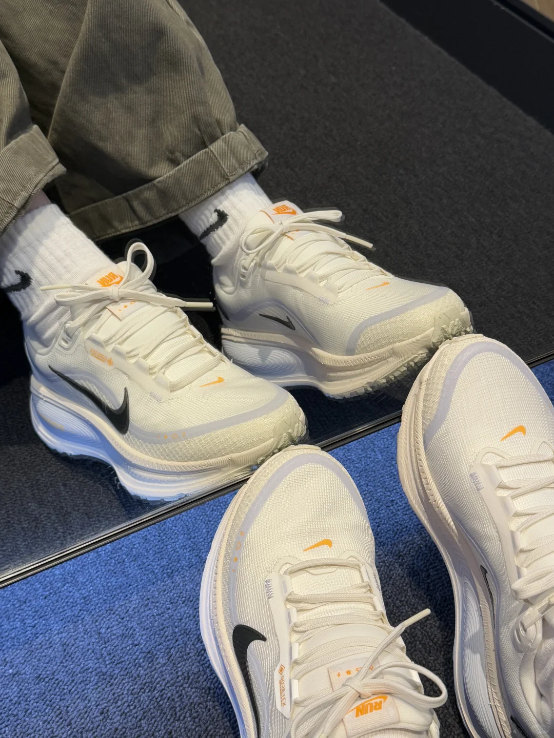 Nike Vomero 18 GTX 女款：雨天跑步日常出街