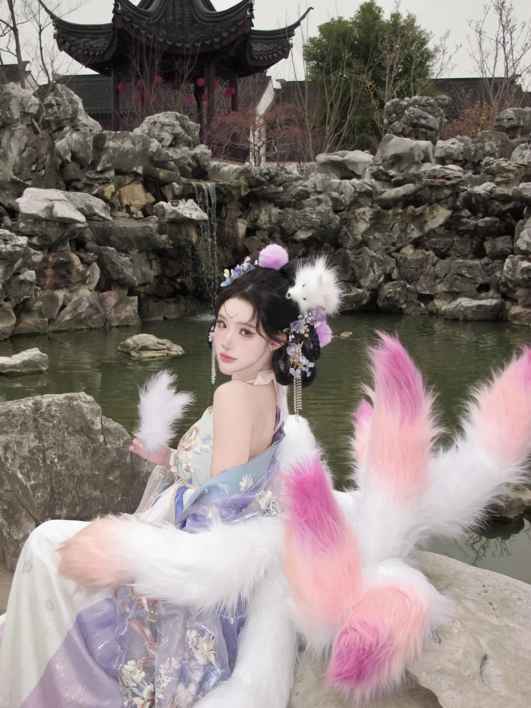 九尾狐的尾巴可是不能随便乱摸的