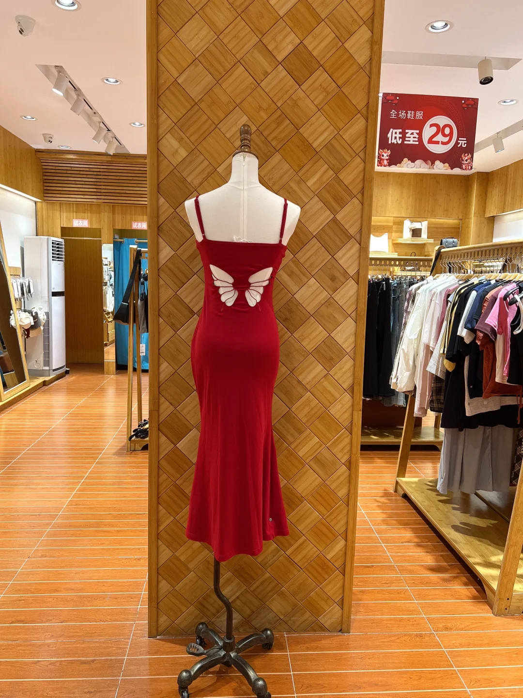 爱依服性感纯欲吊带特价6️⃣9️⃣