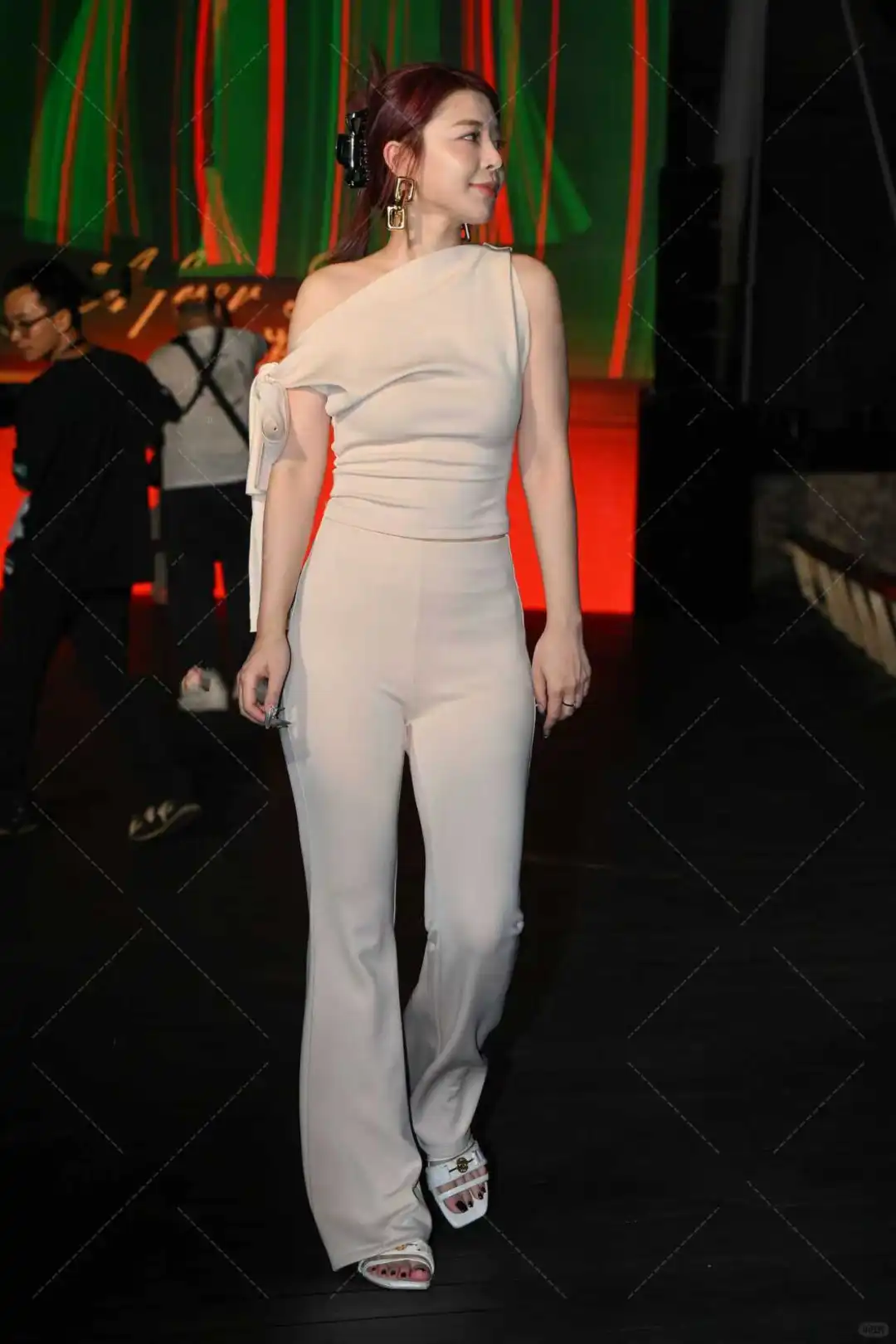 241026-13=123=26M全套123张。