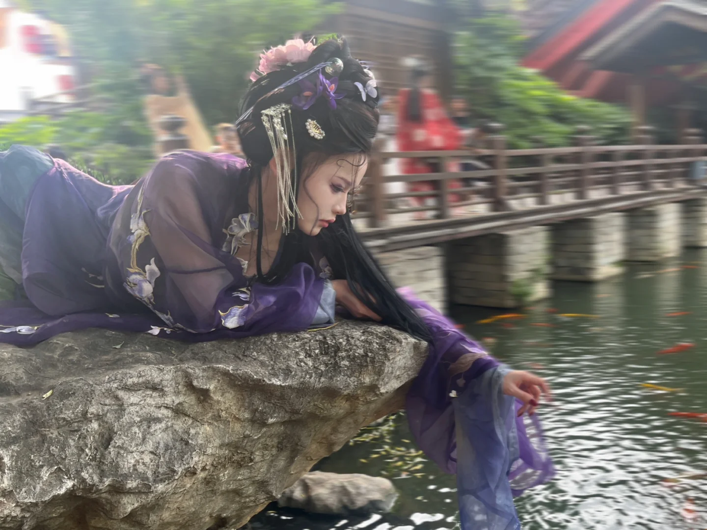 “那妖常扮做美丽的女子，最擅长蛊惑人心”